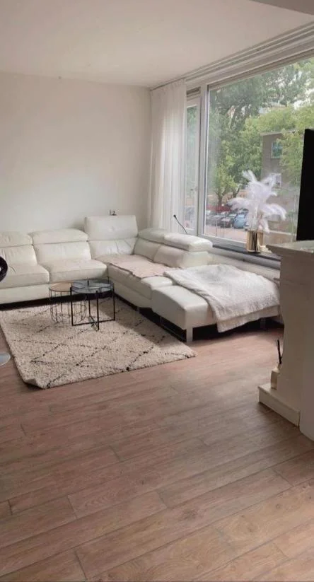 geblurde versie van de foto als achtergrond