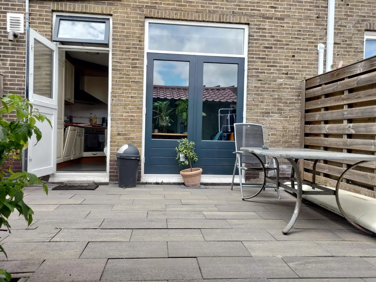 geblurde versie van de foto als achtergrond