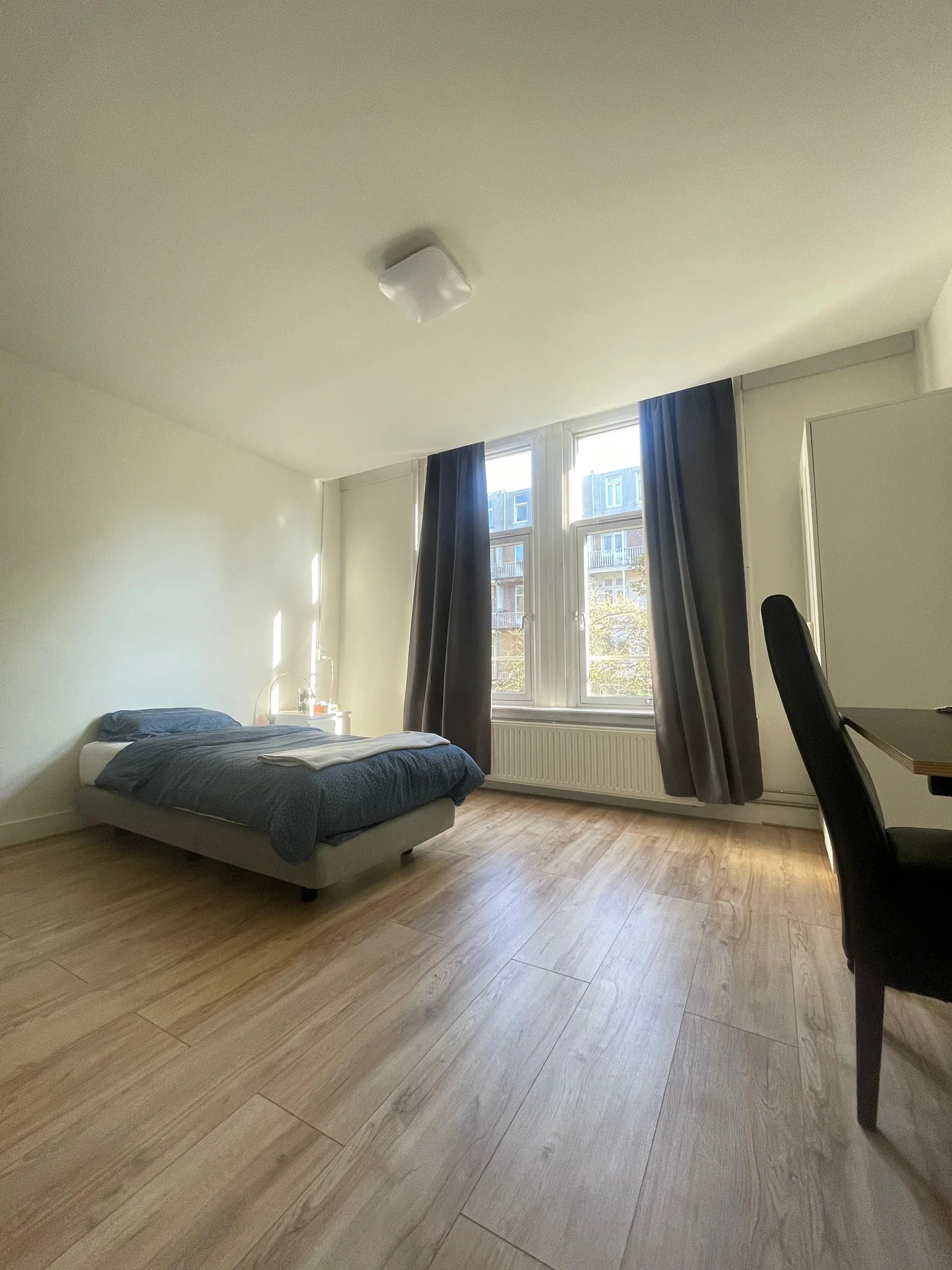 geblurde versie van de foto als achtergrond