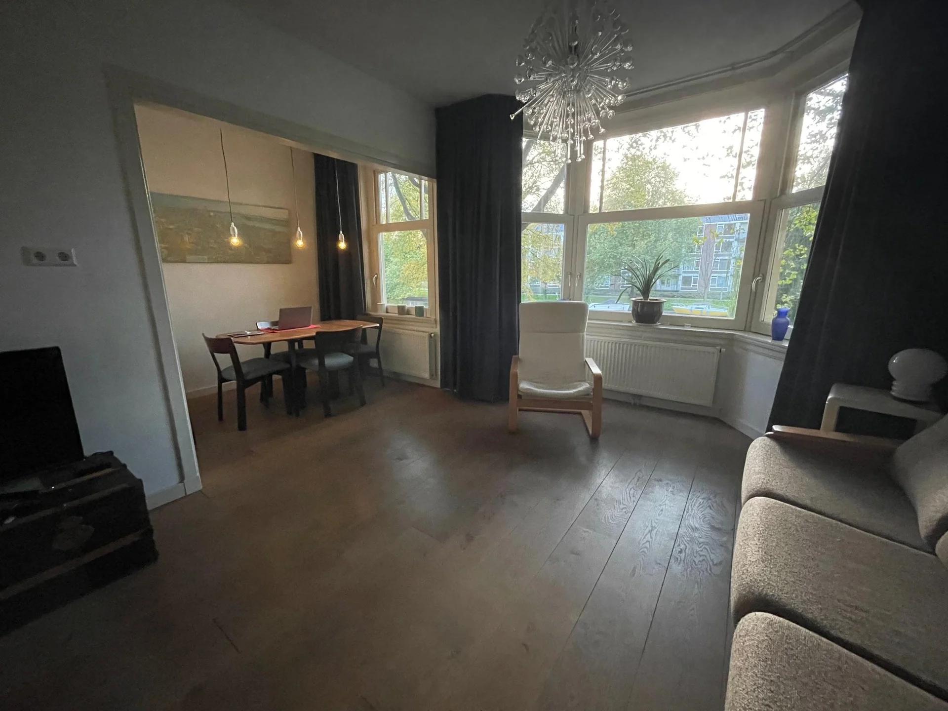 geblurde versie van de foto als achtergrond