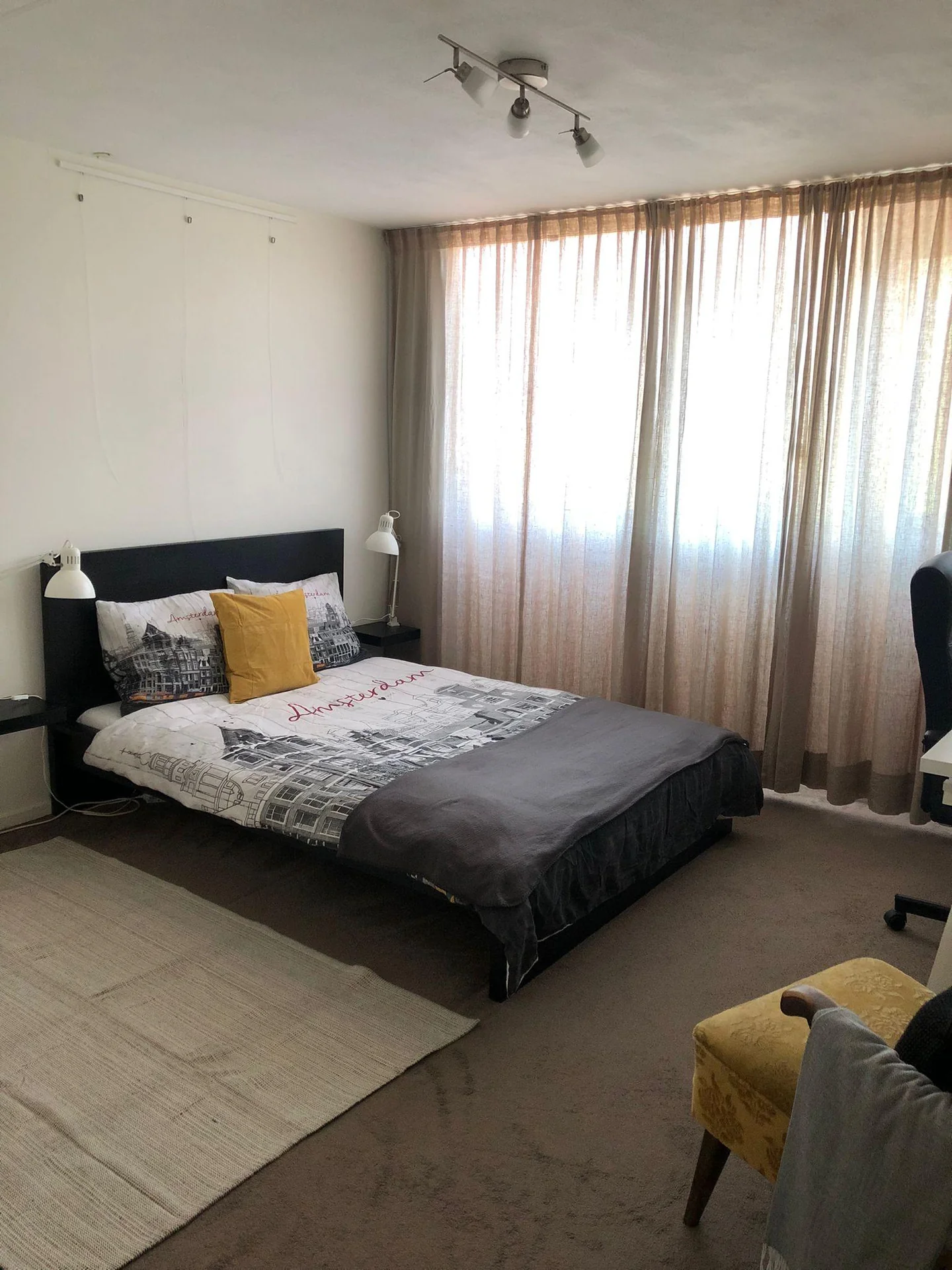 geblurde versie van de foto als achtergrond