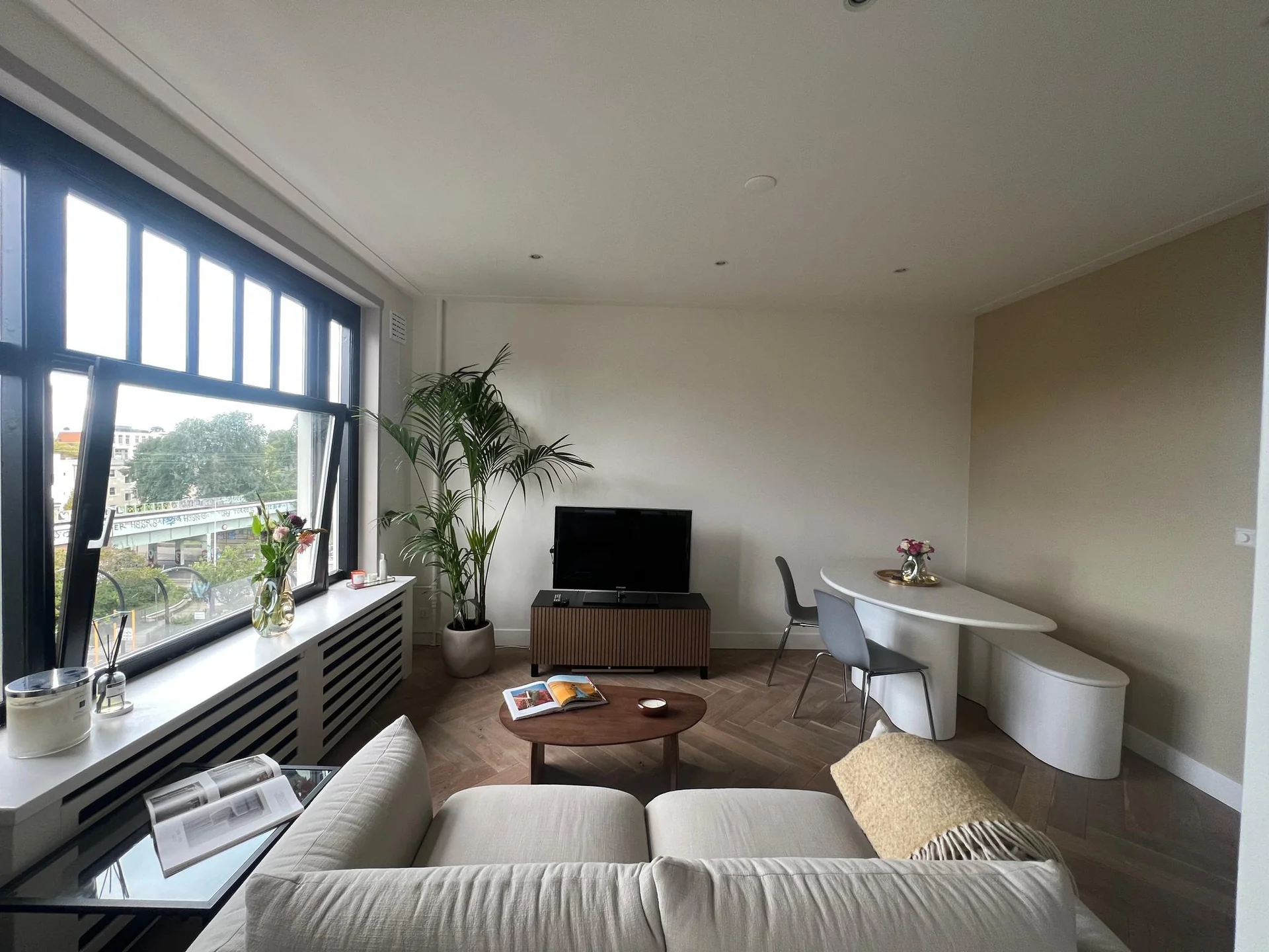 geblurde versie van de foto als achtergrond