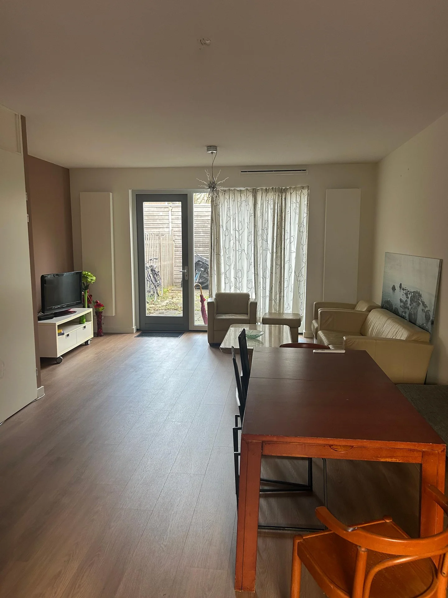 geblurde versie van de foto als achtergrond