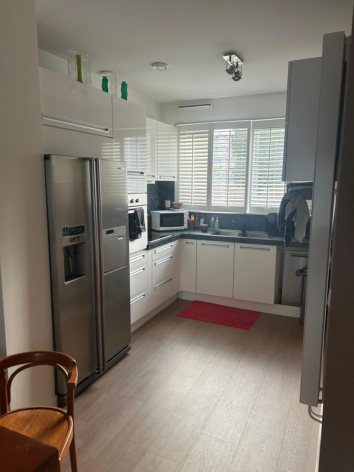 geblurde versie van de foto als achtergrond