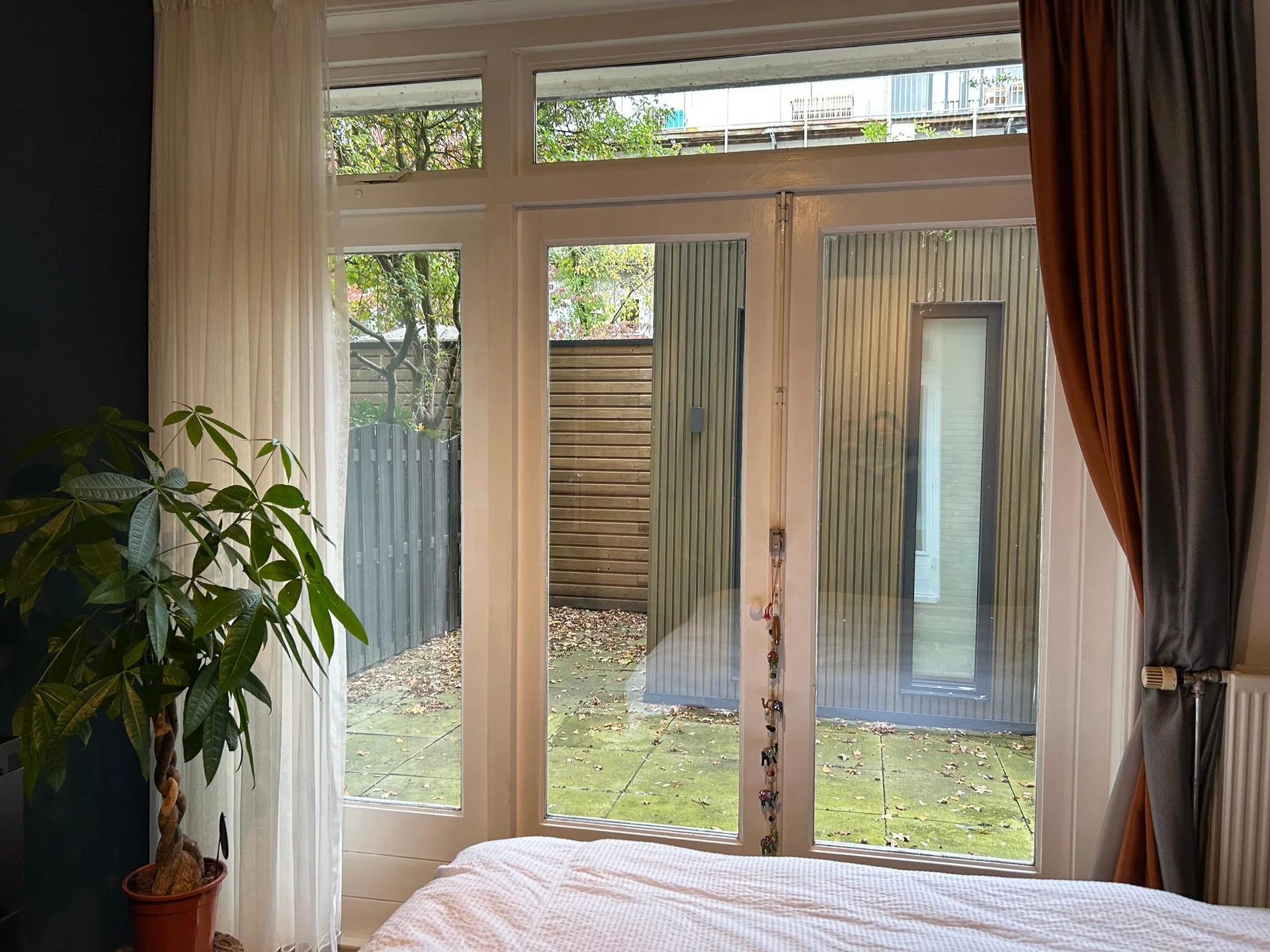 geblurde versie van de foto als achtergrond