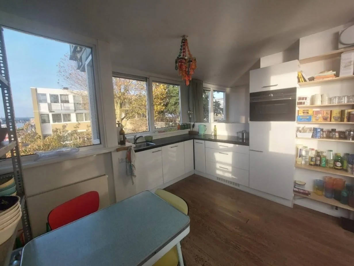 geblurde versie van de foto als achtergrond