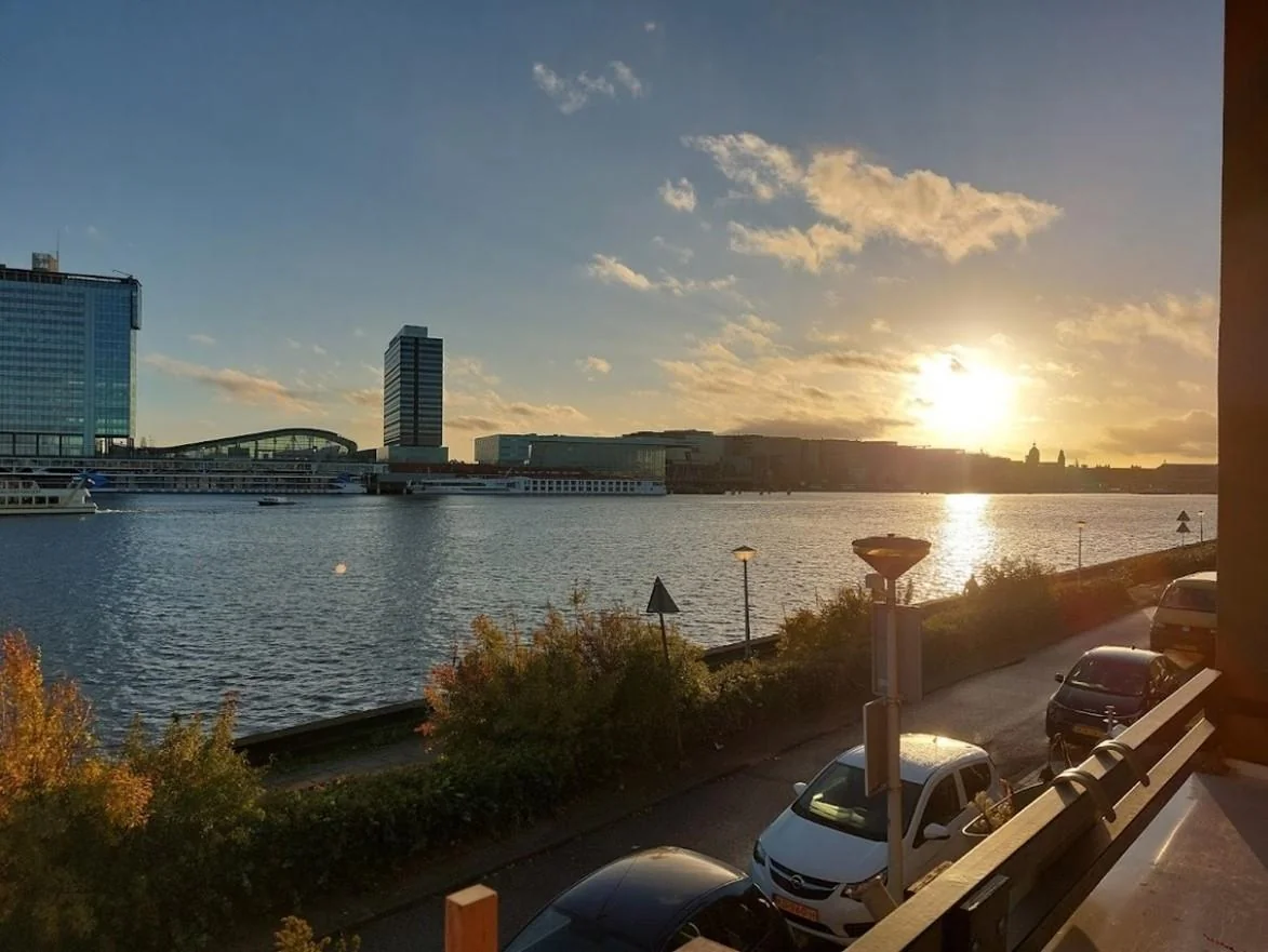 geblurde versie van de foto als achtergrond