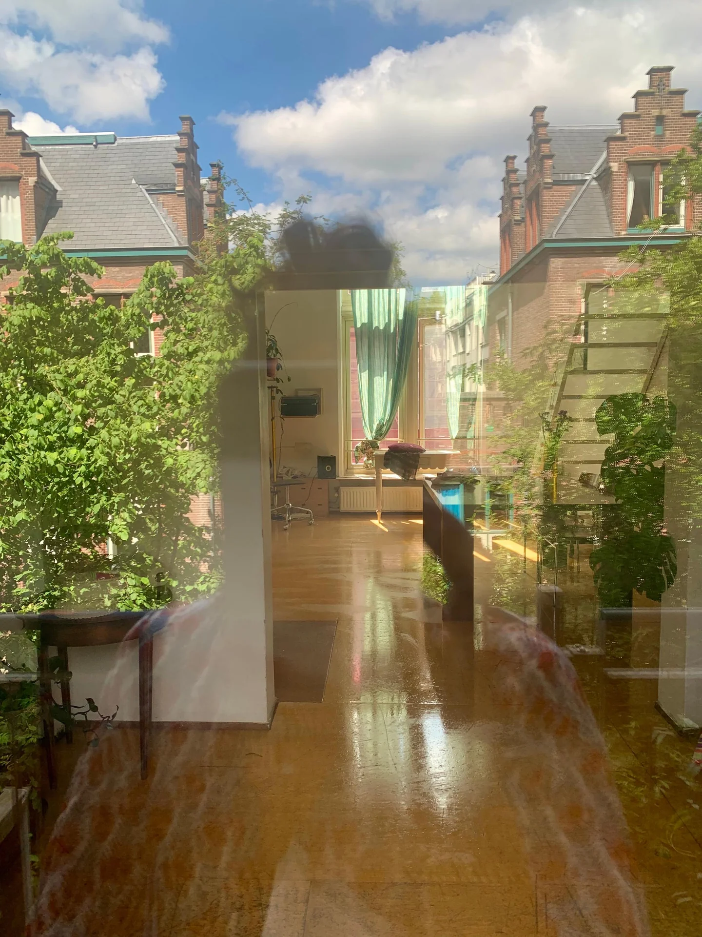 geblurde versie van de foto als achtergrond