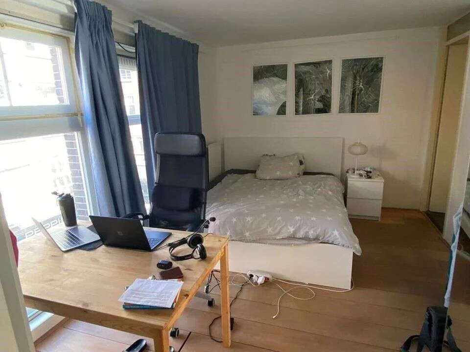 geblurde versie van de foto als achtergrond