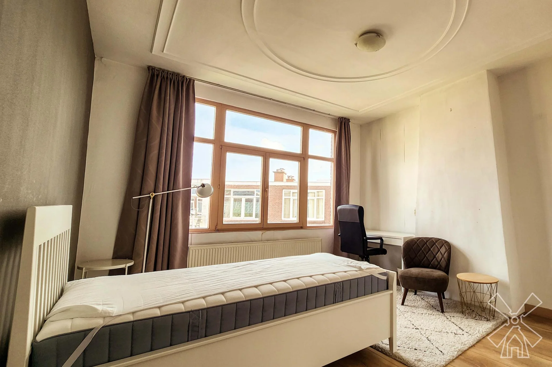 geblurde versie van de foto als achtergrond