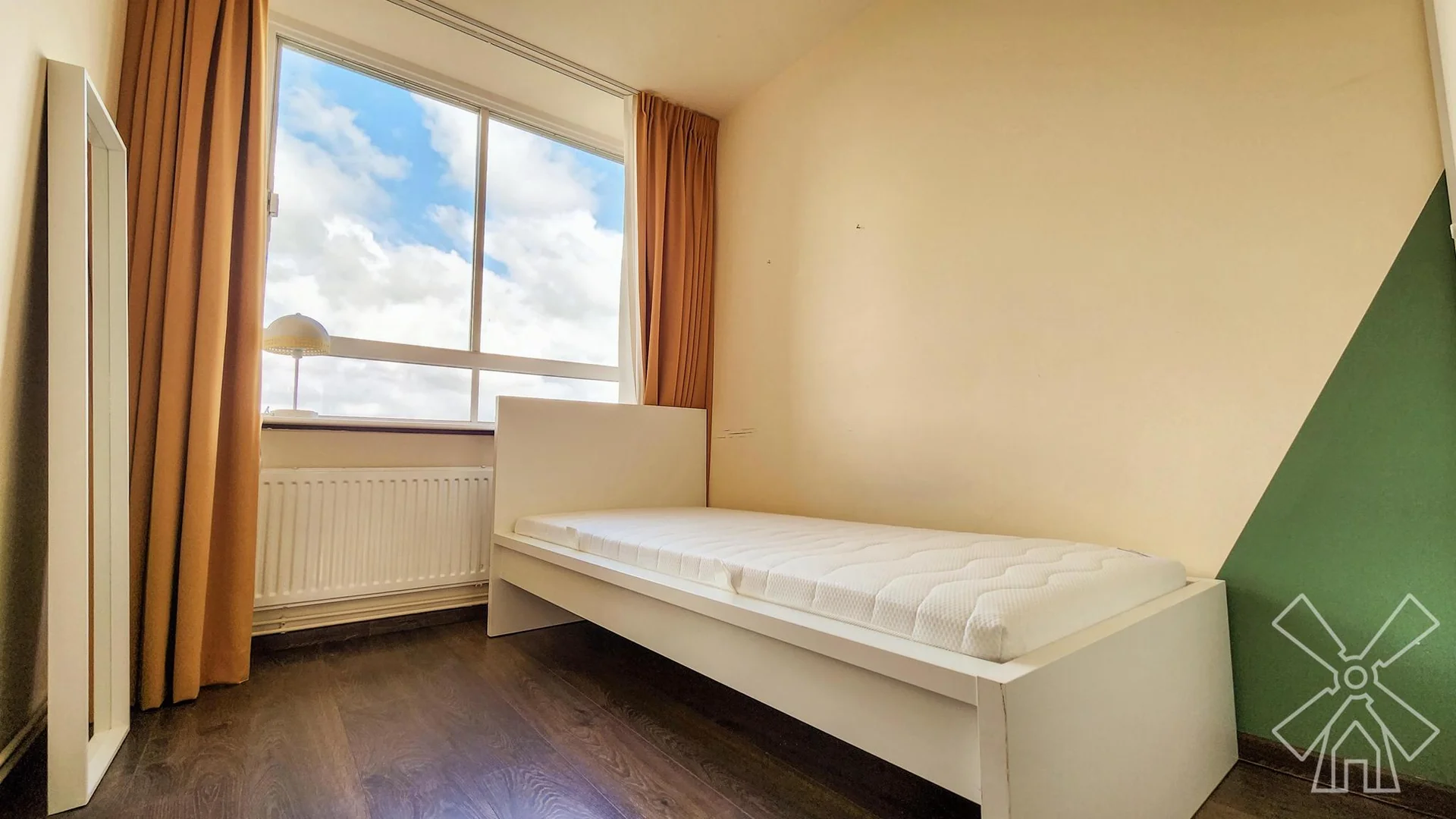 geblurde versie van de foto als achtergrond