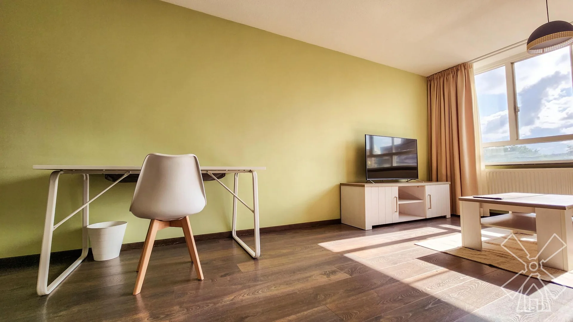 geblurde versie van de foto als achtergrond