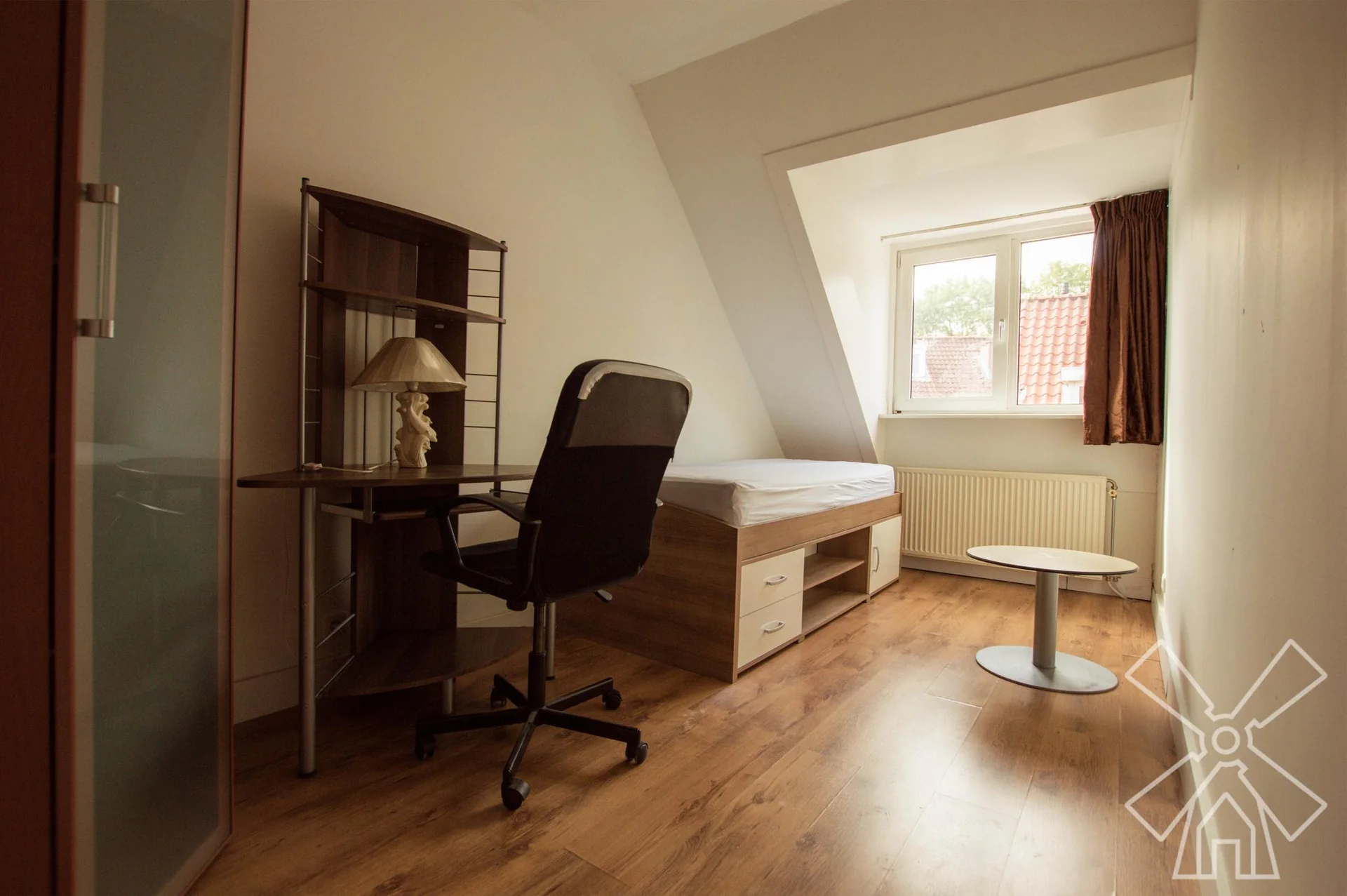 geblurde versie van de foto als achtergrond