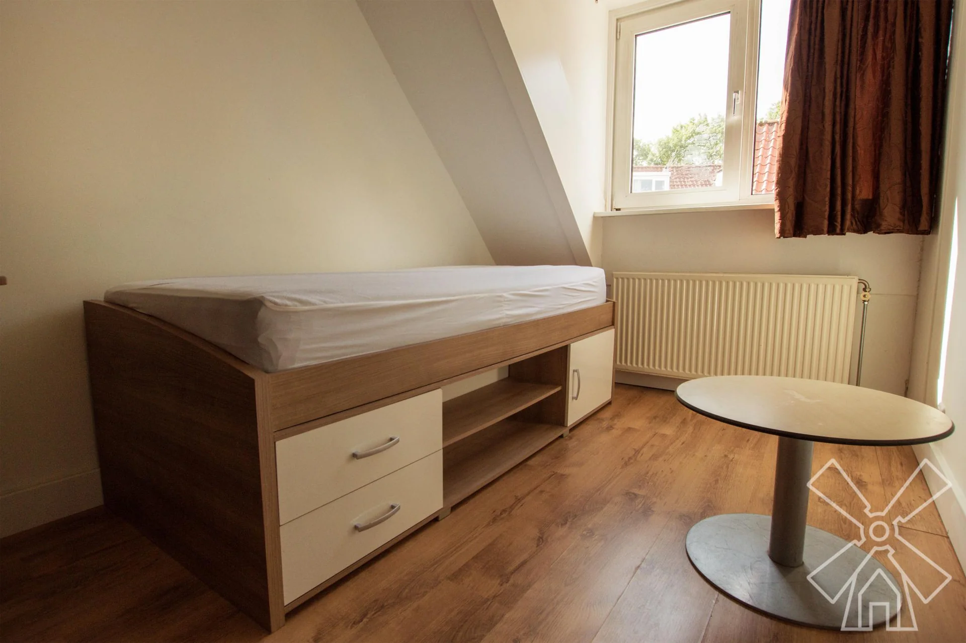 geblurde versie van de foto als achtergrond