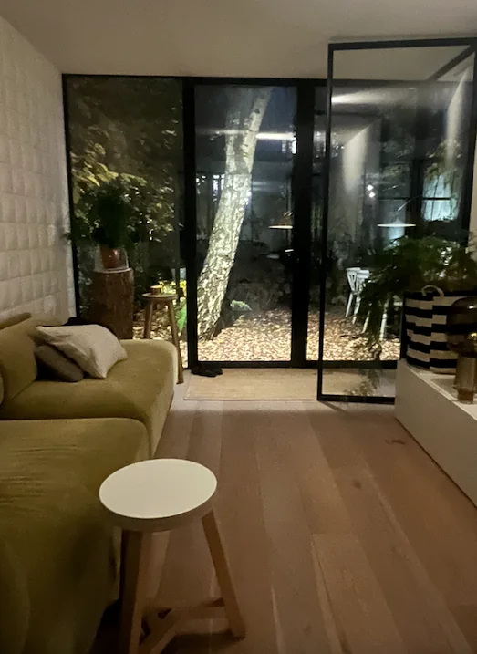 geblurde versie van de foto als achtergrond