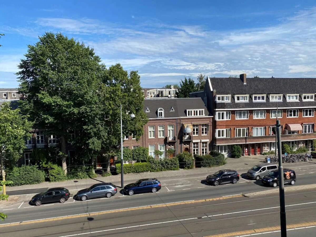 geblurde versie van de foto als achtergrond