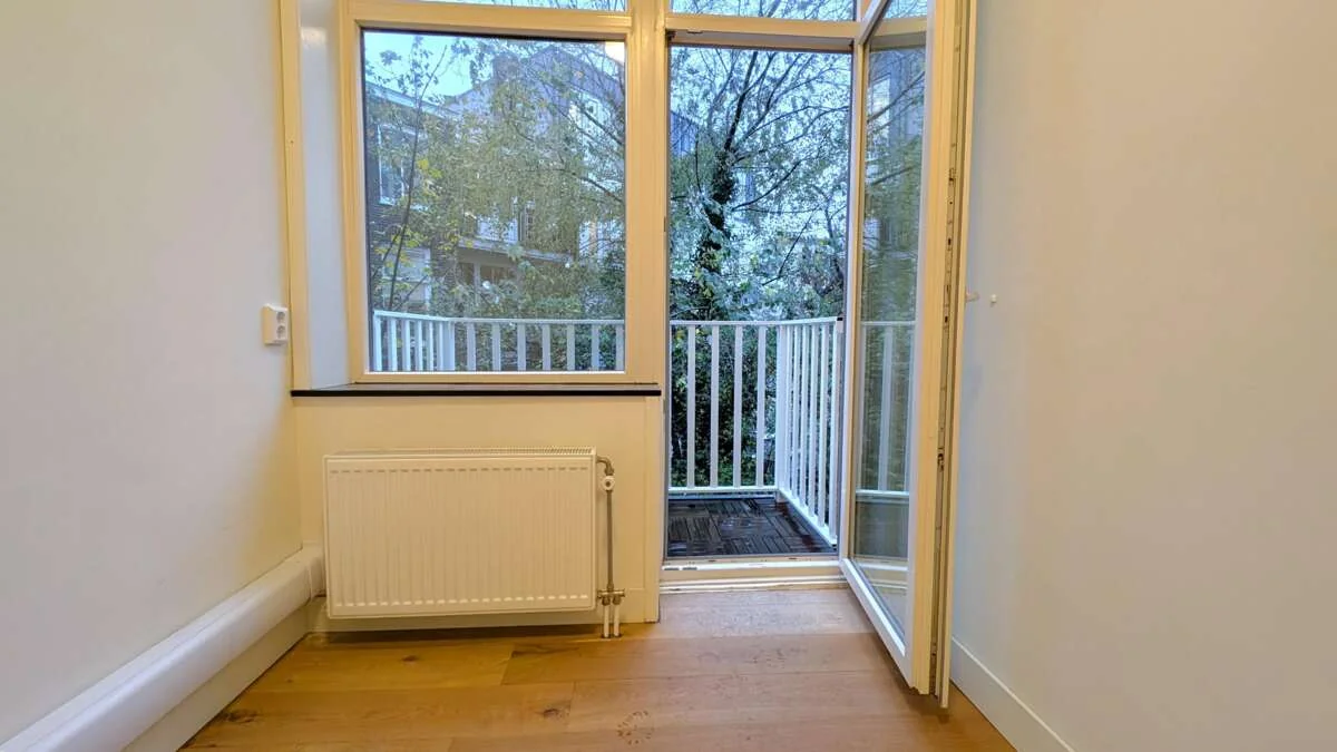 geblurde versie van de foto als achtergrond