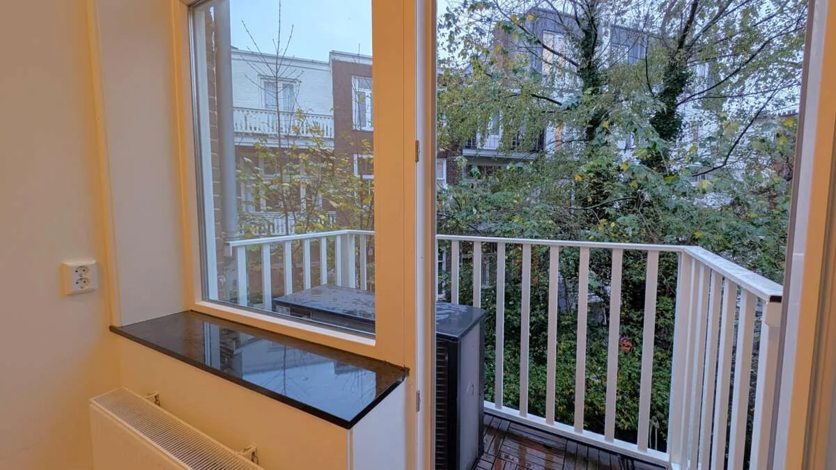 geblurde versie van de foto als achtergrond