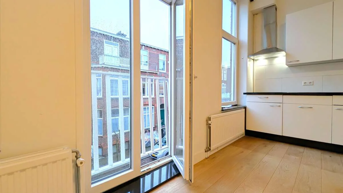 geblurde versie van de foto als achtergrond