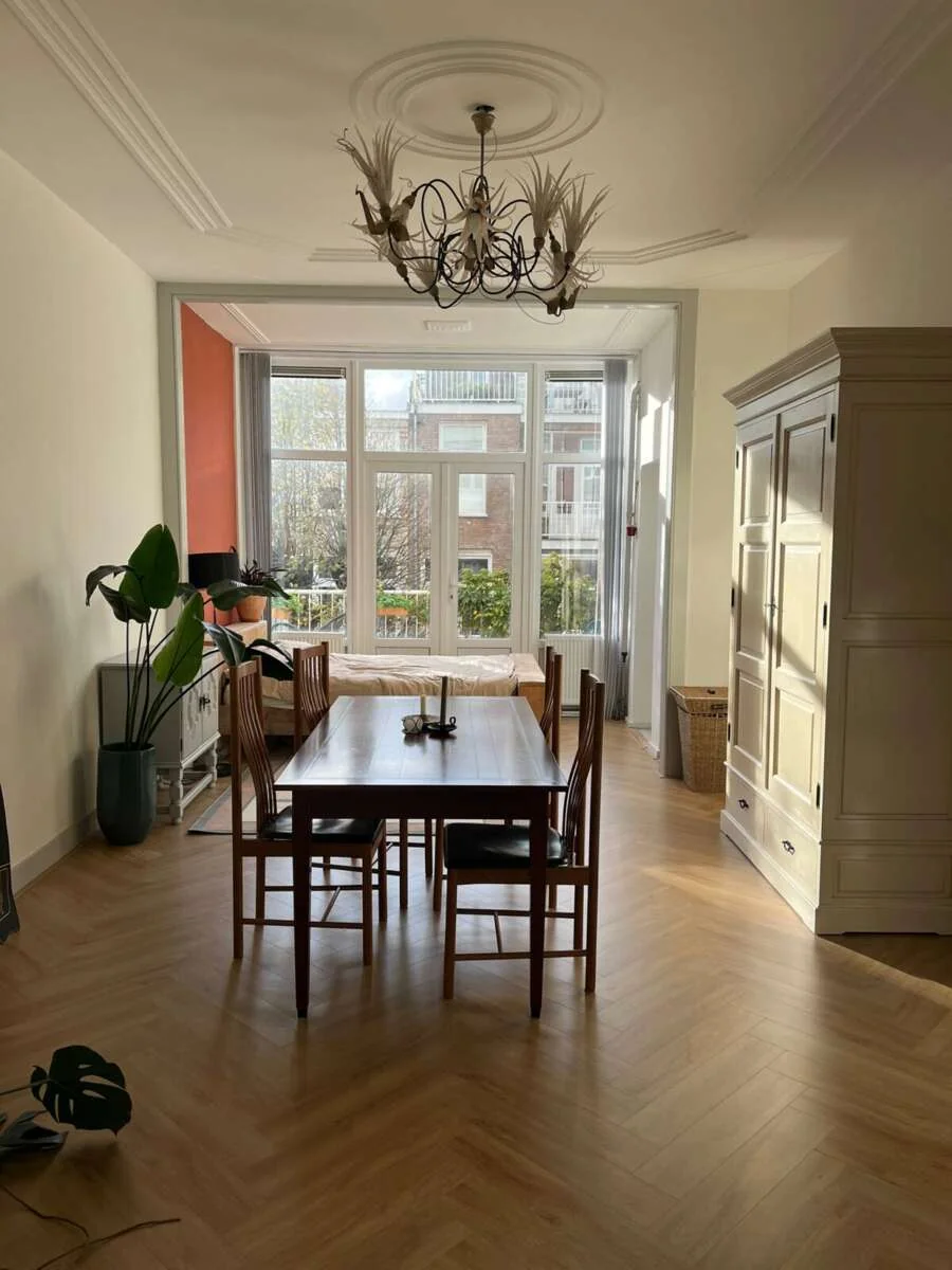 geblurde versie van de foto als achtergrond