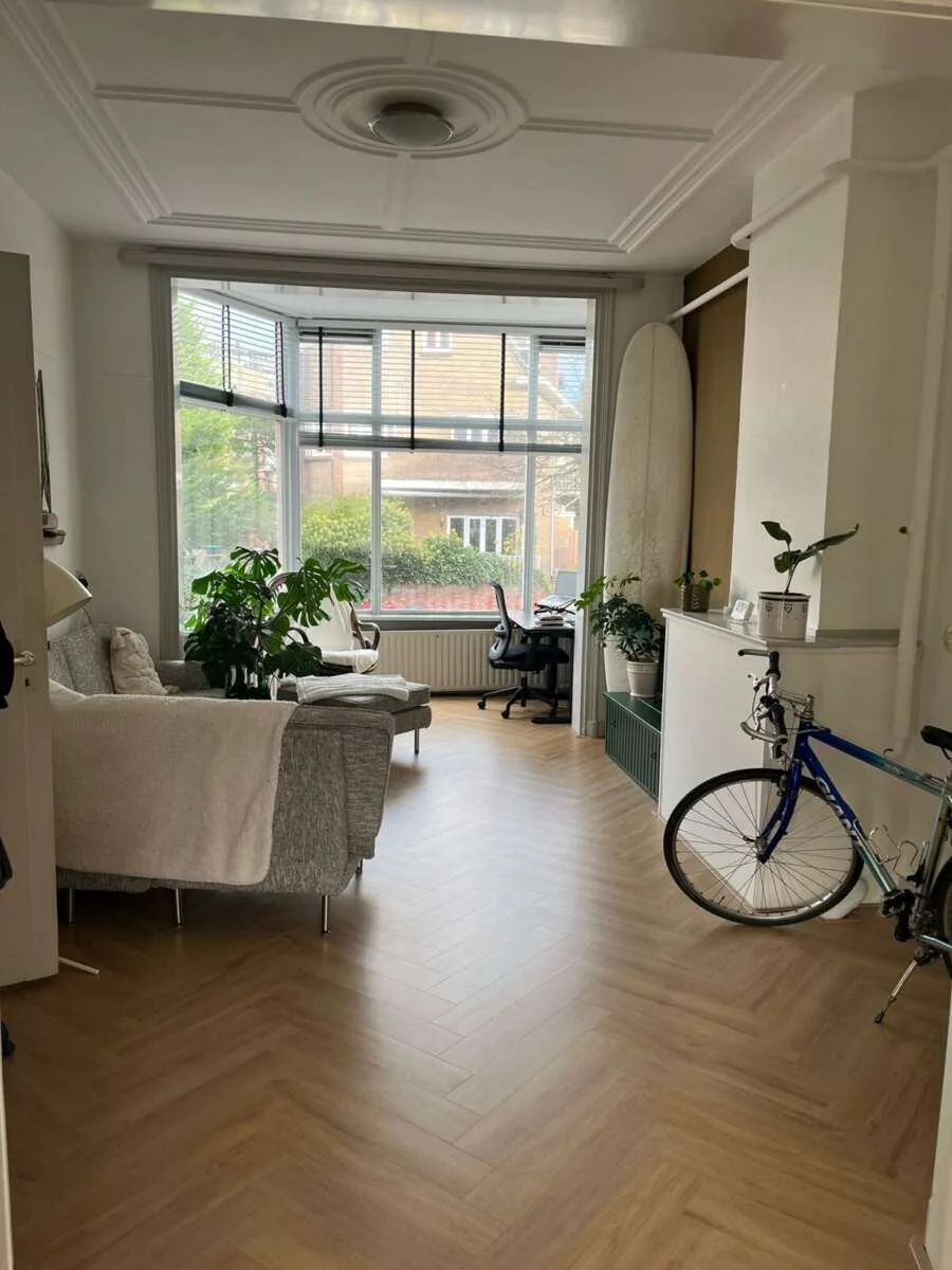 geblurde versie van de foto als achtergrond