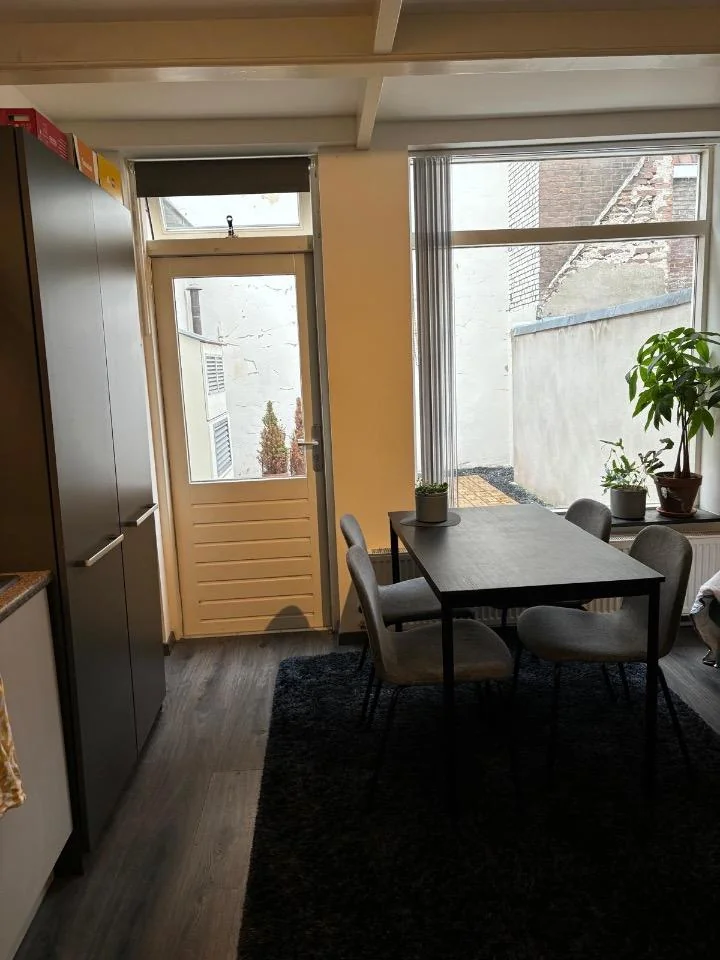 geblurde versie van de foto als achtergrond