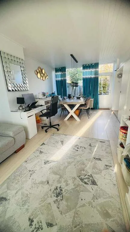 geblurde versie van de foto als achtergrond