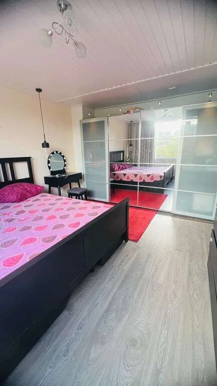 geblurde versie van de foto als achtergrond