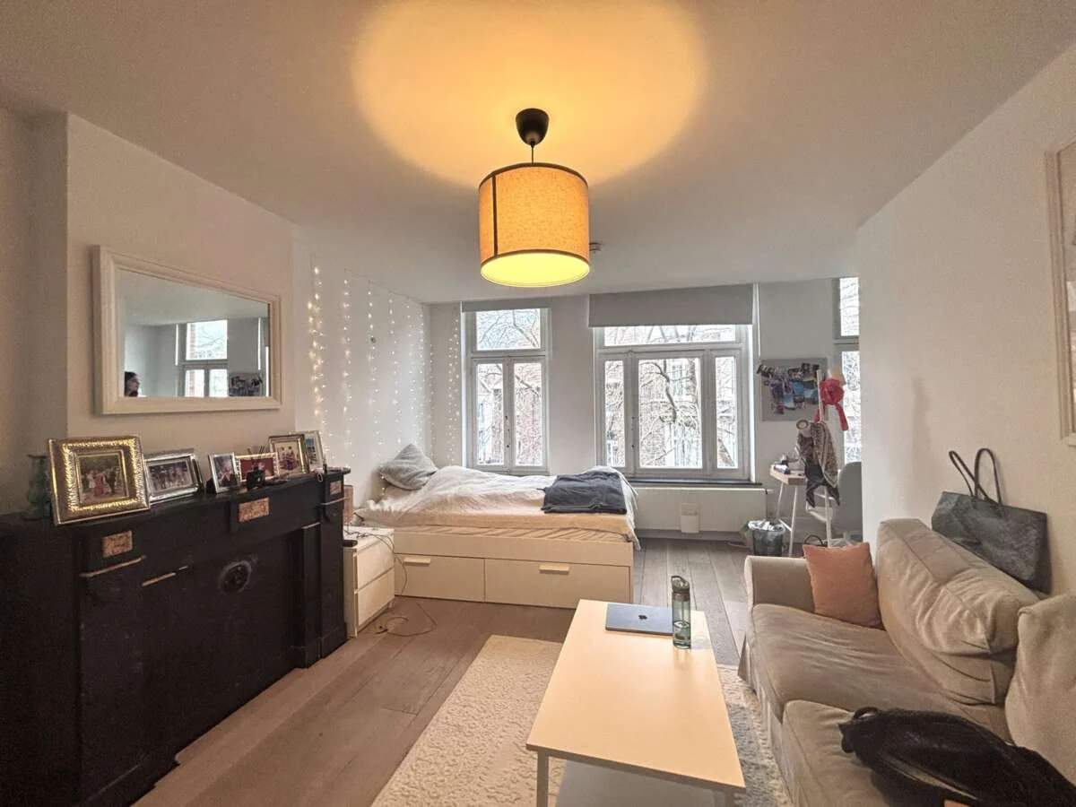 geblurde versie van de foto als achtergrond