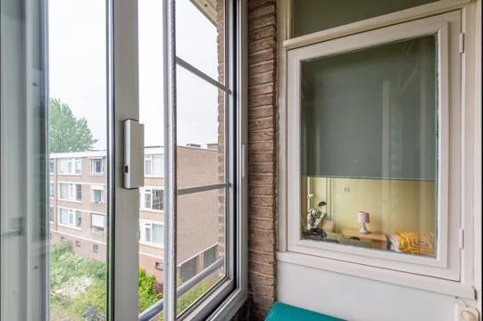 geblurde versie van de foto als achtergrond