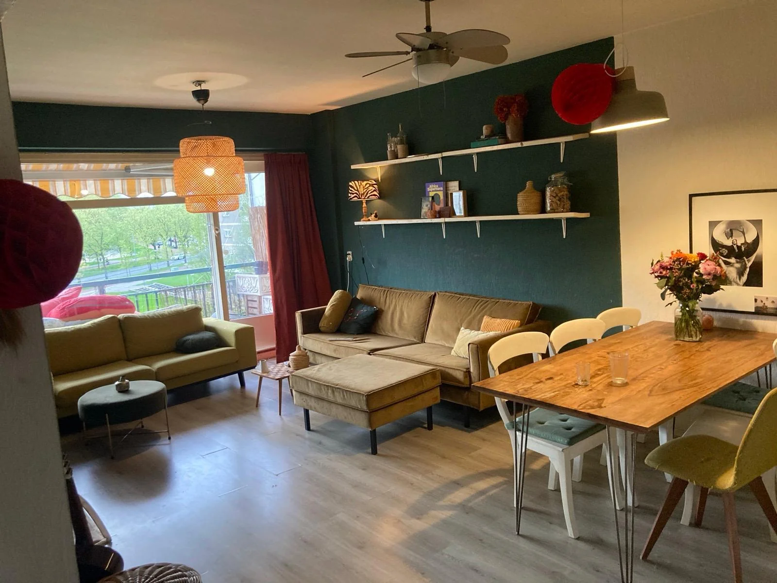 Foto van de Kamer gelegen aan de Burgemeester Hogguerstraat in Amsterdam