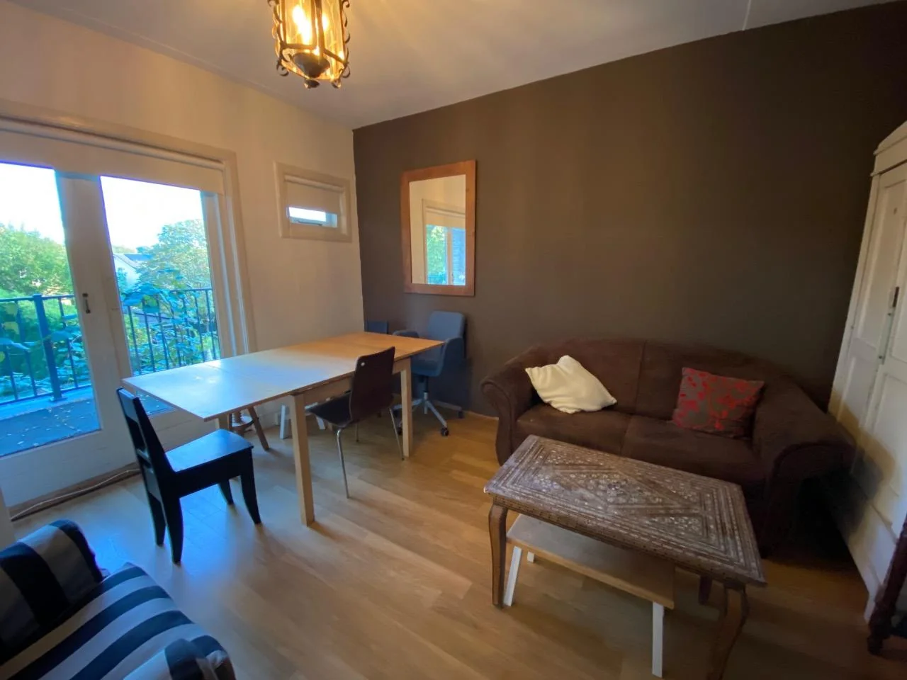 geblurde versie van de foto als achtergrond