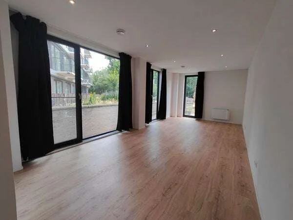 geblurde versie van de foto als achtergrond