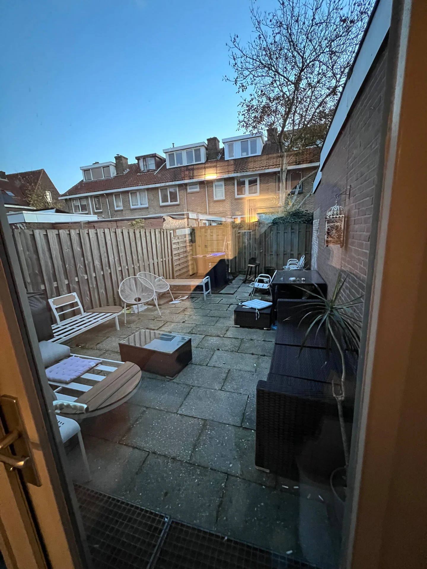 geblurde versie van de foto als achtergrond