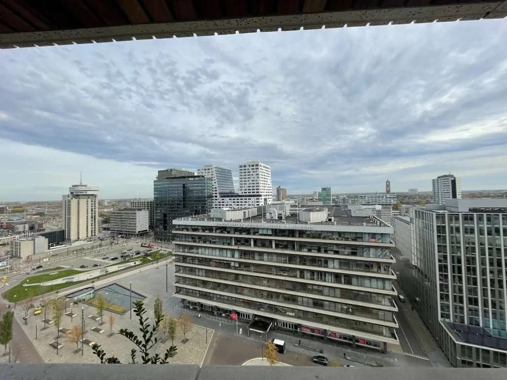 geblurde versie van de foto als achtergrond