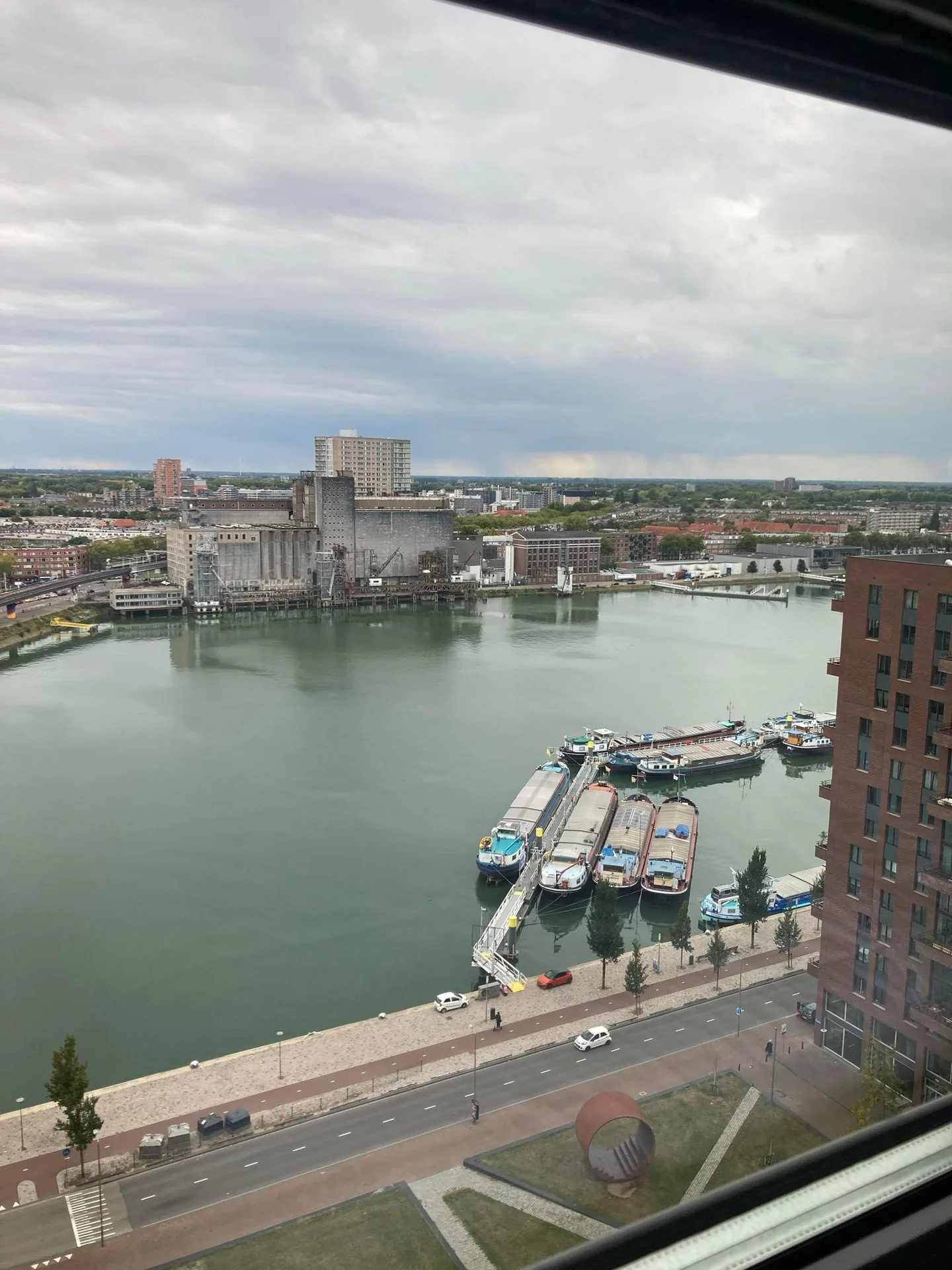 Foto van de Kamer gelegen aan de Brede Hilledijk in Rotterdam