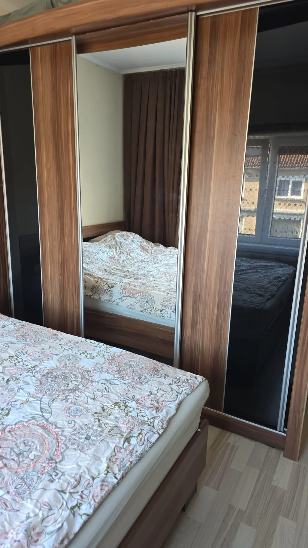 geblurde versie van de foto als achtergrond