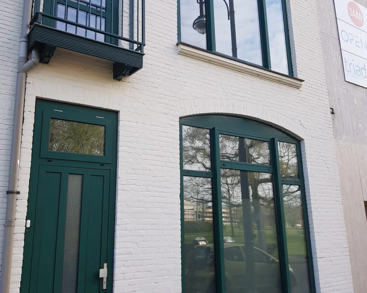 geblurde versie van de foto als achtergrond