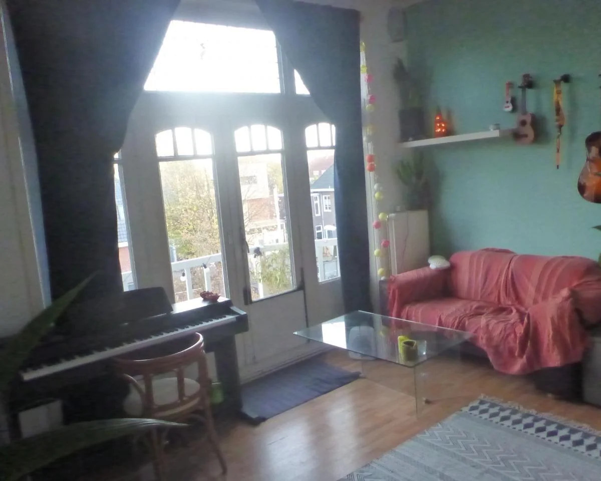 geblurde versie van de foto als achtergrond