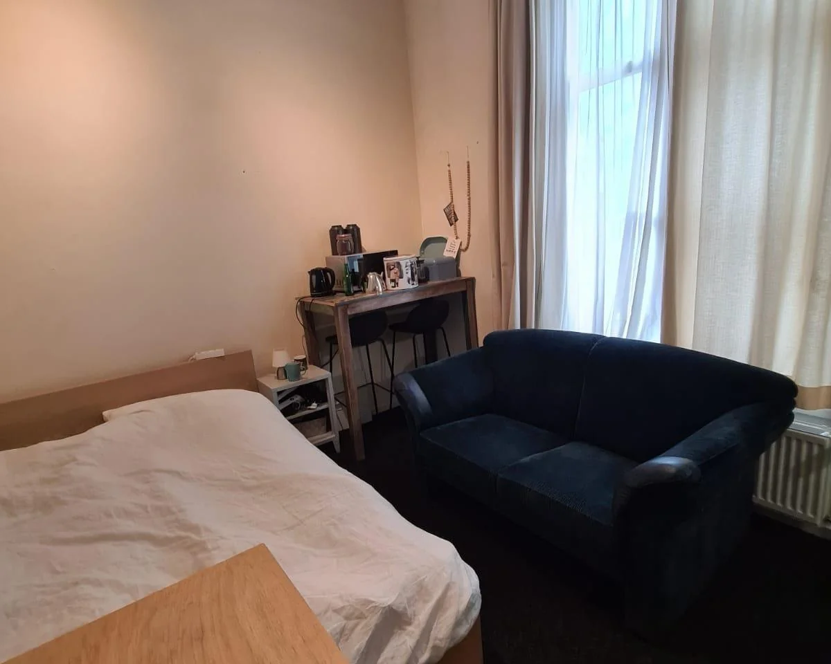 geblurde versie van de foto als achtergrond