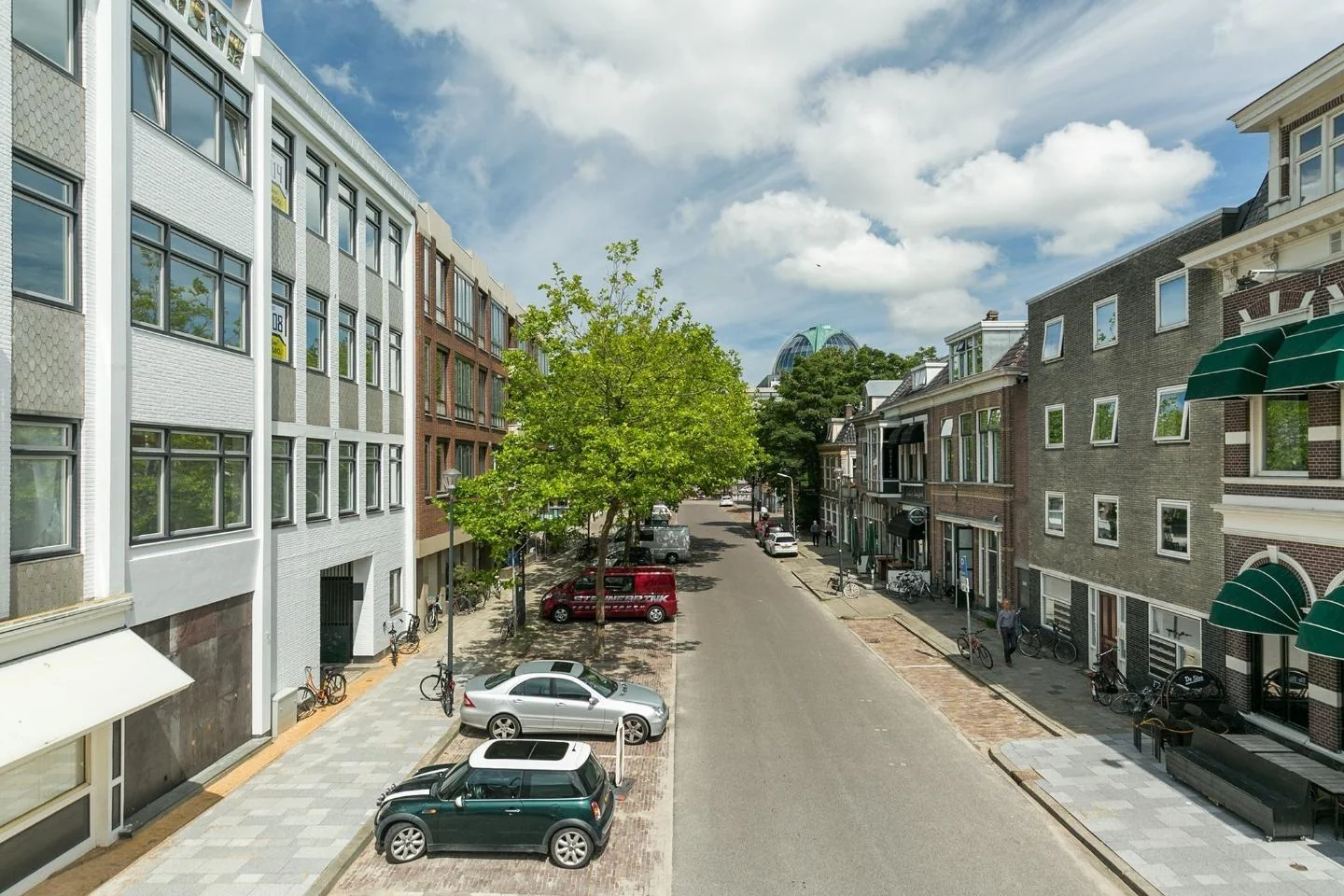 geblurde versie van de foto als achtergrond