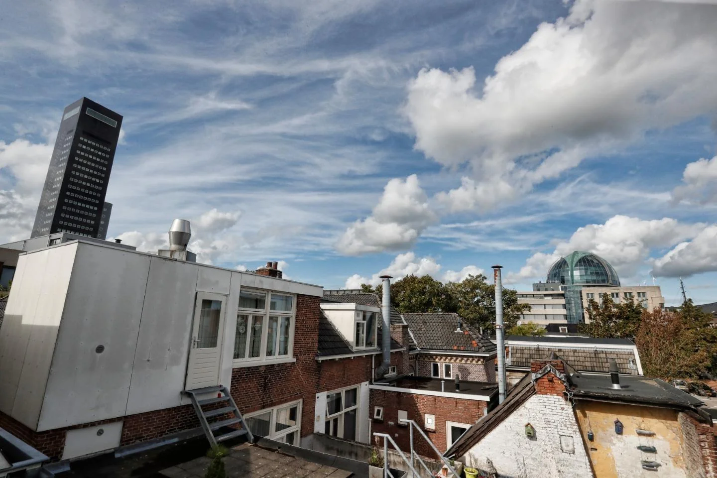 geblurde versie van de foto als achtergrond