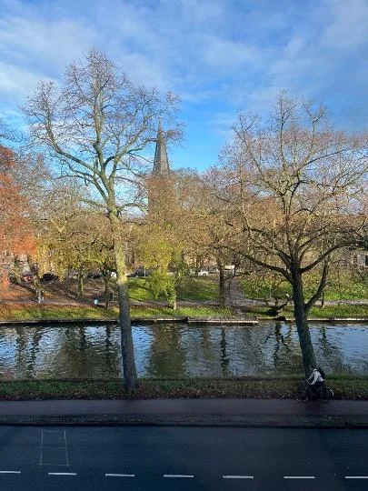 geblurde versie van de foto als achtergrond