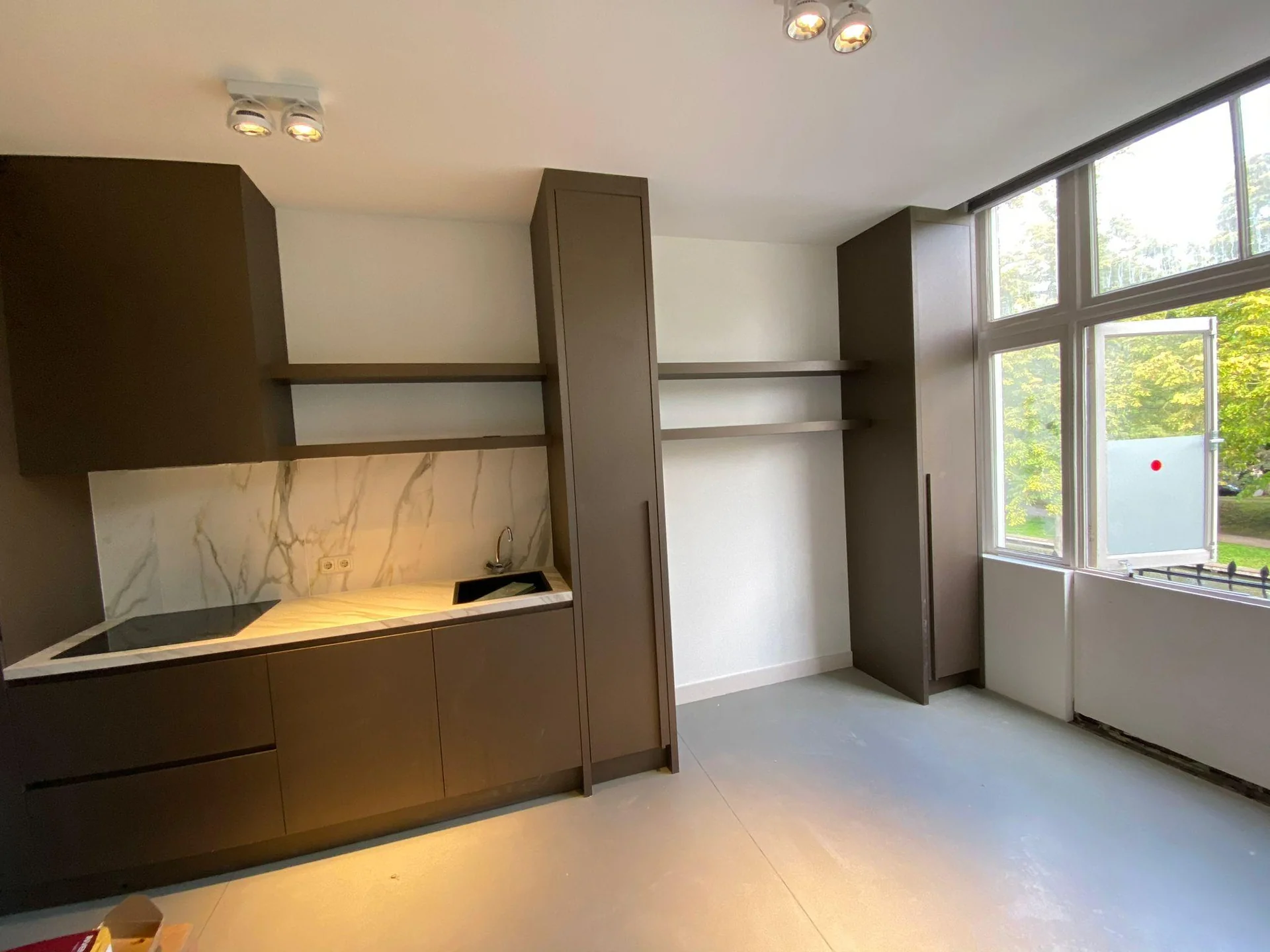 geblurde versie van de foto als achtergrond