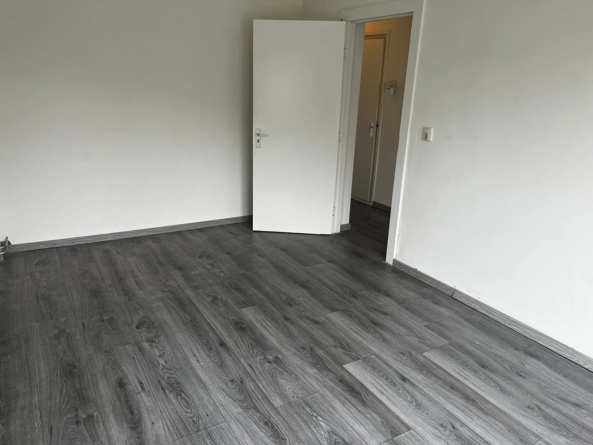 Foto van de Kamer gelegen aan de Schiedamseweg in Rotterdam