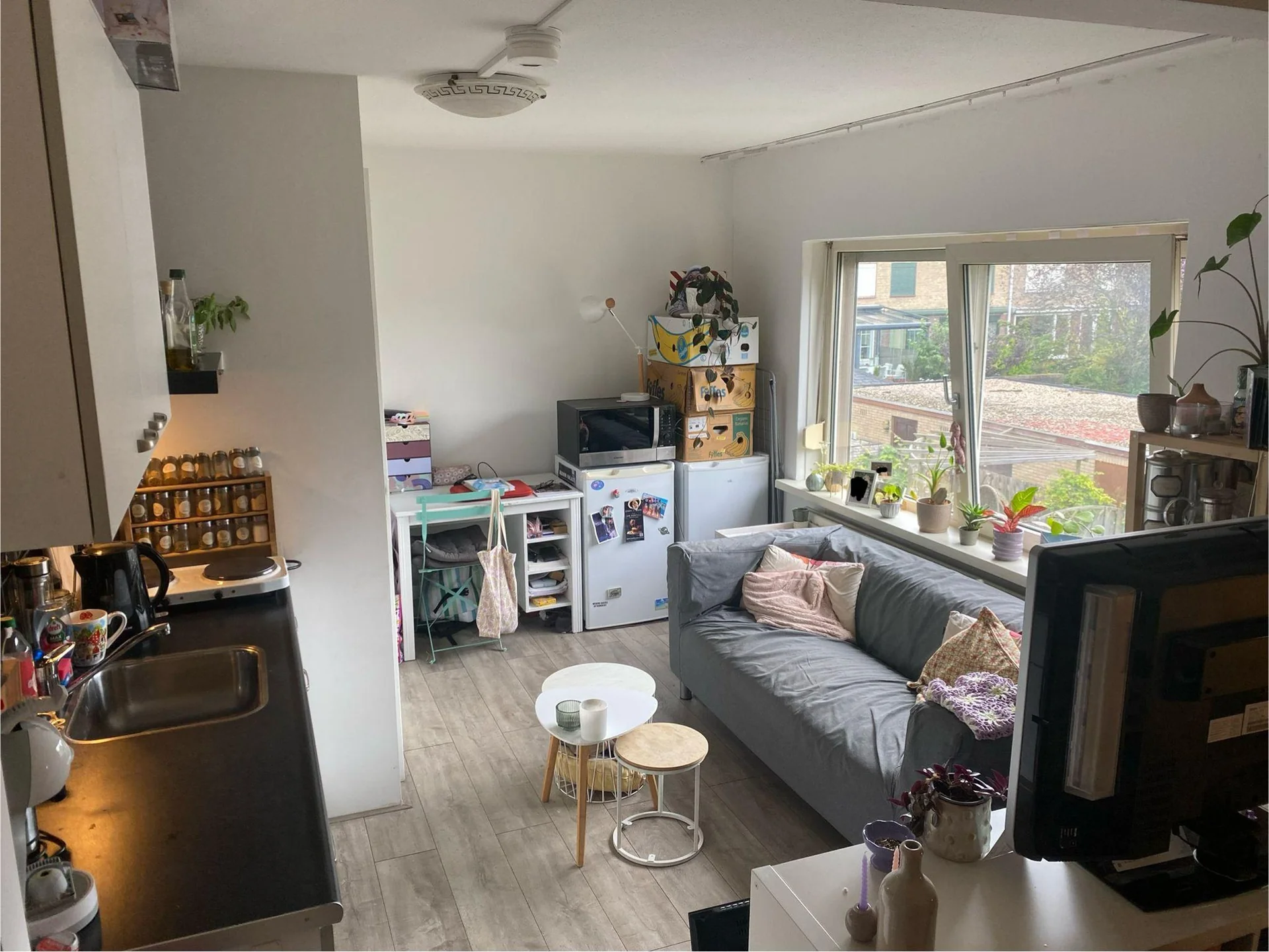 geblurde versie van de foto als achtergrond