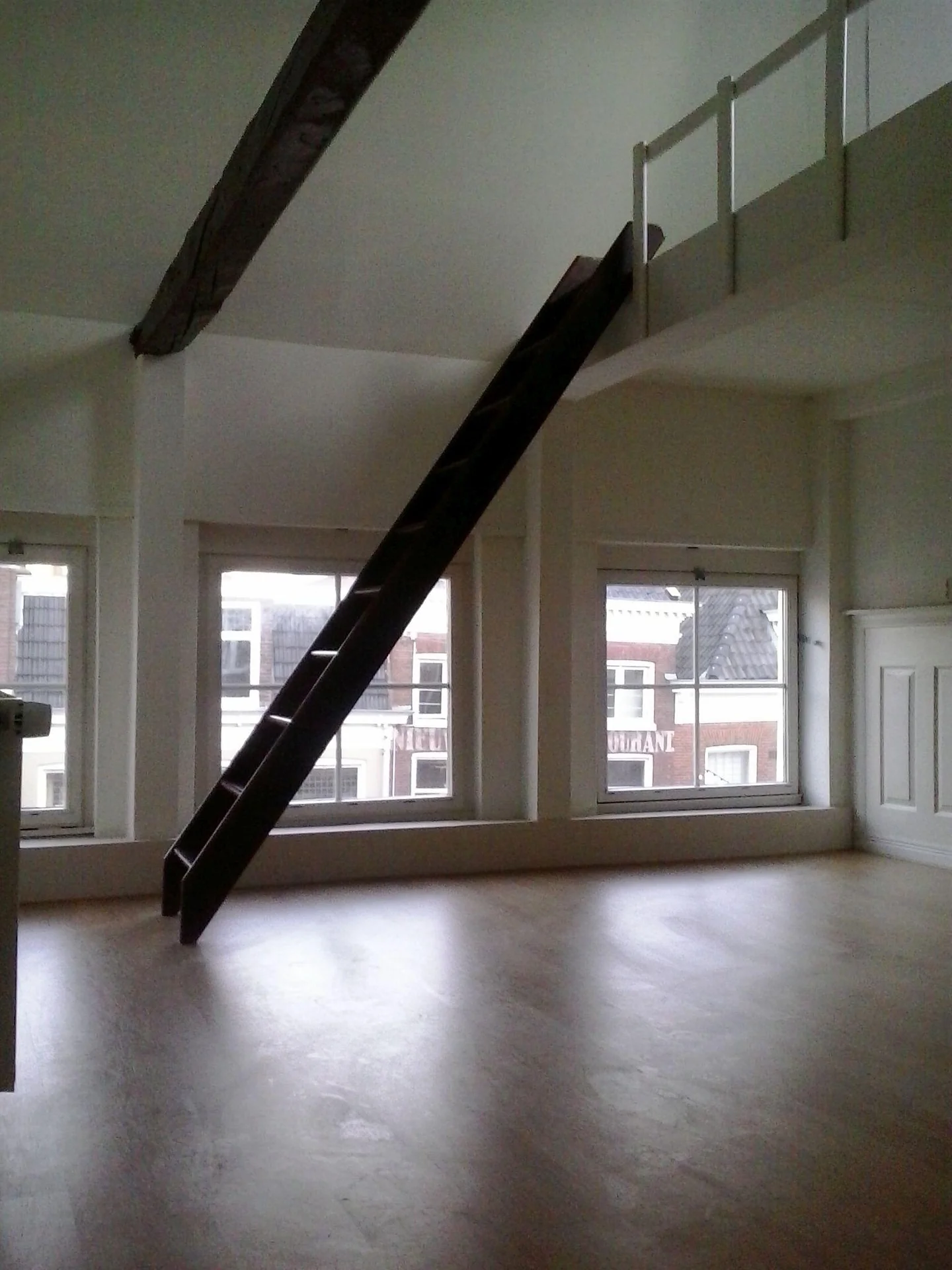 Foto van de Kamer gelegen aan de Nieuwe Ebbingestraat in Groningen