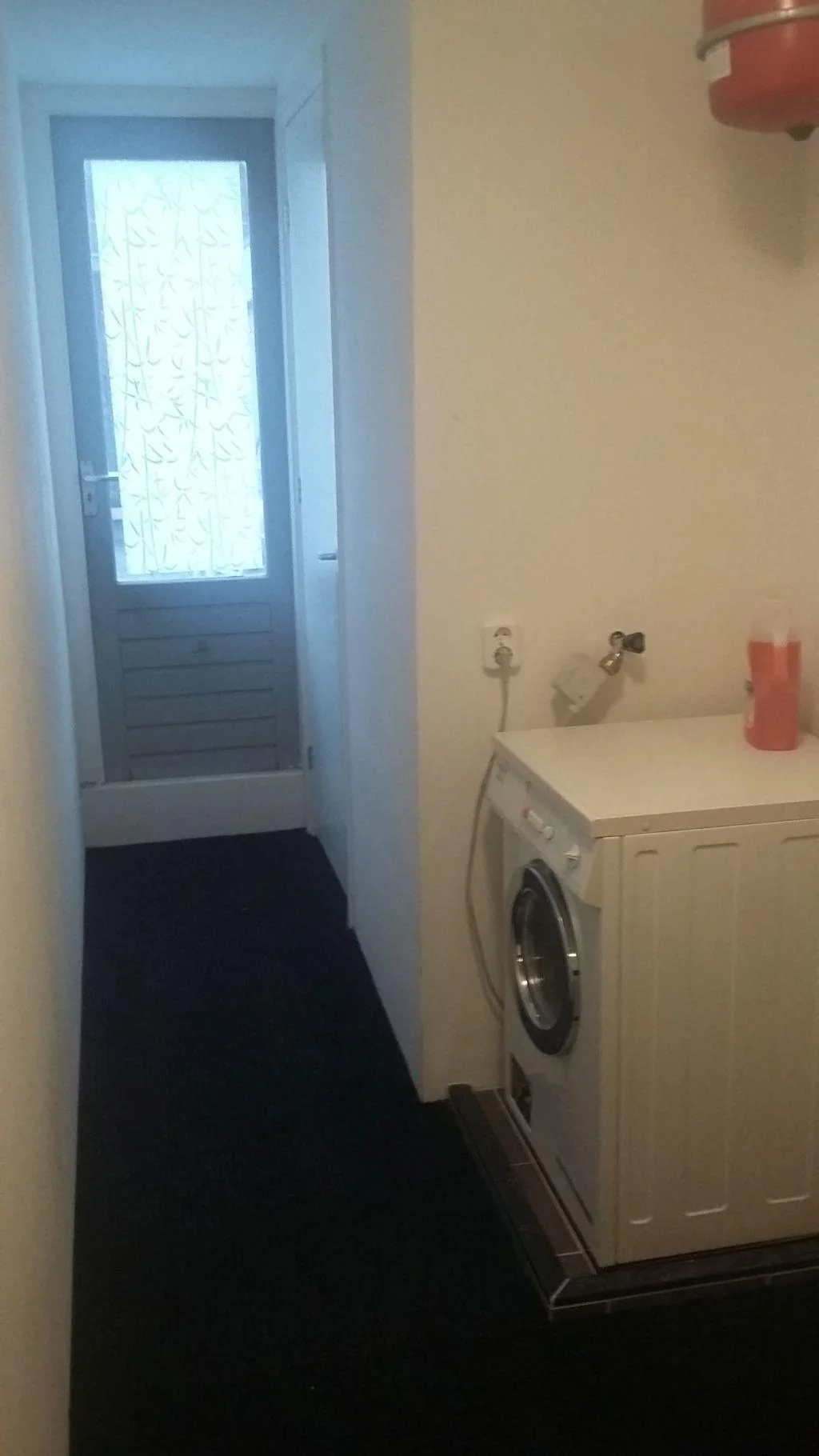 Foto van de Kamer gelegen aan de Nieuwe Ebbingestraat in Groningen