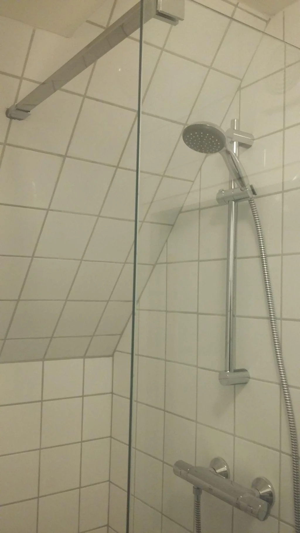 Foto van de Kamer gelegen aan de Nieuwe Ebbingestraat in Groningen