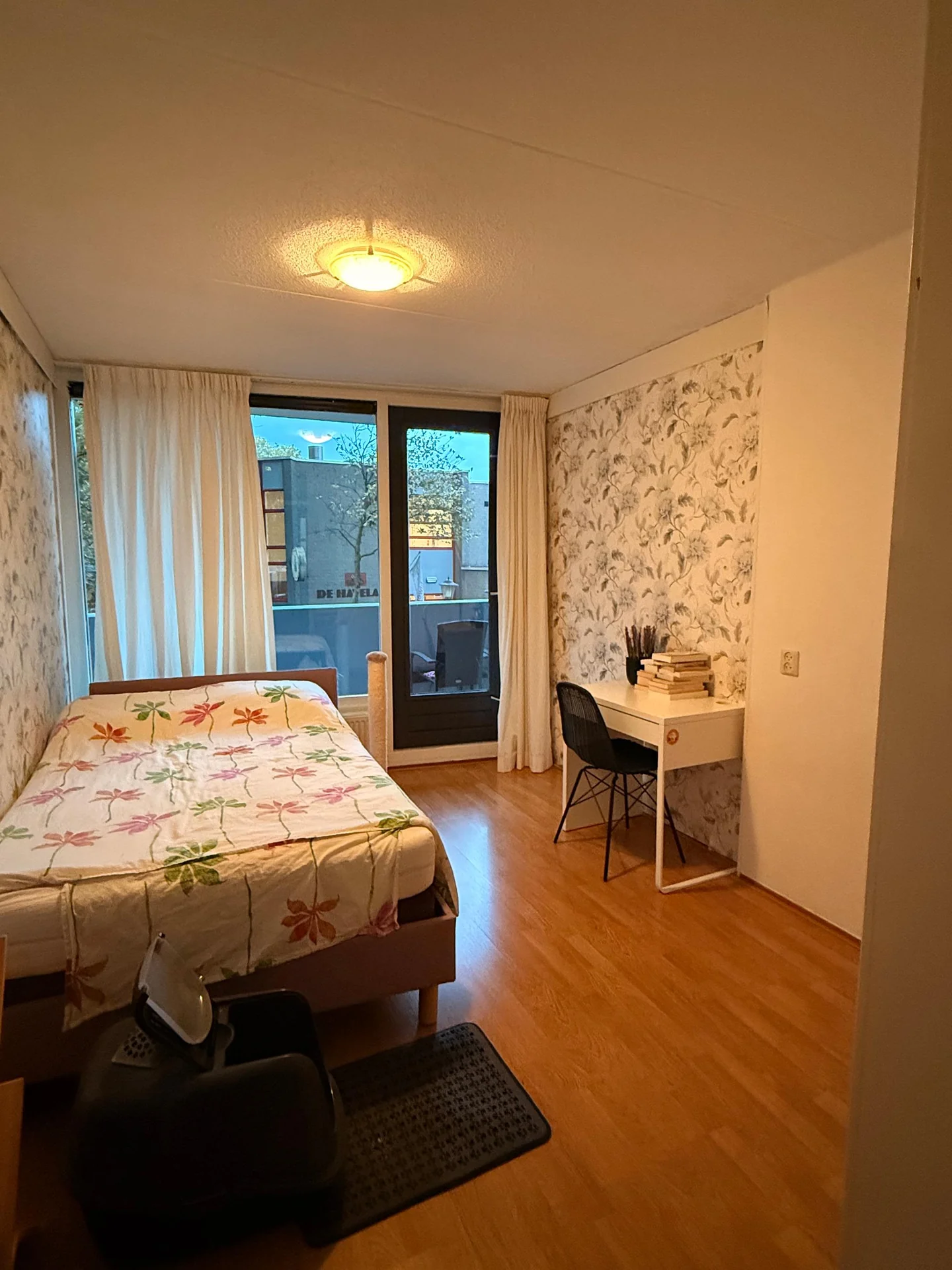 Foto van de Kamer gelegen aan de Douwes Dekkerstraat in Amsterdam